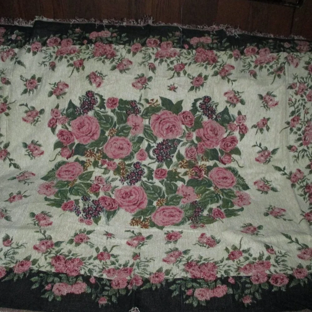 Weaved Rose Throw